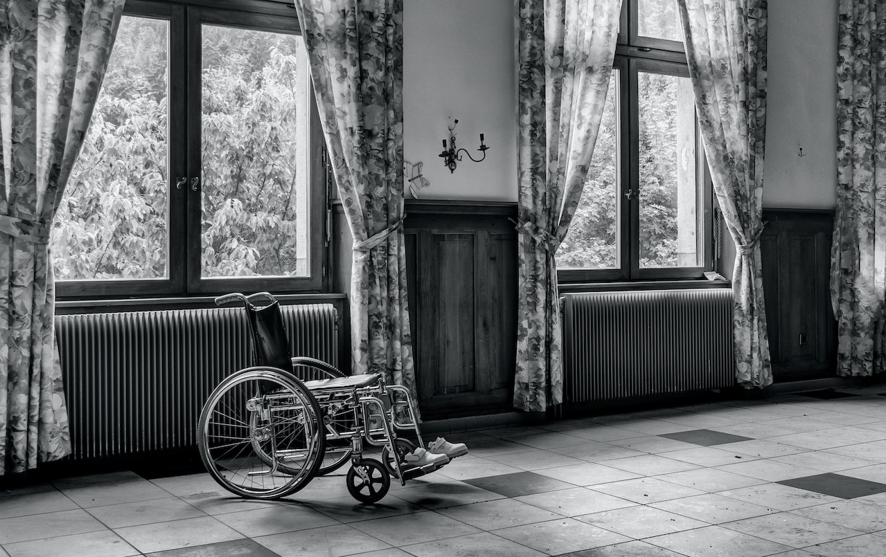 A black and white picture of an empty wheelchair in a room, representing spousal support variations after the death of a child.